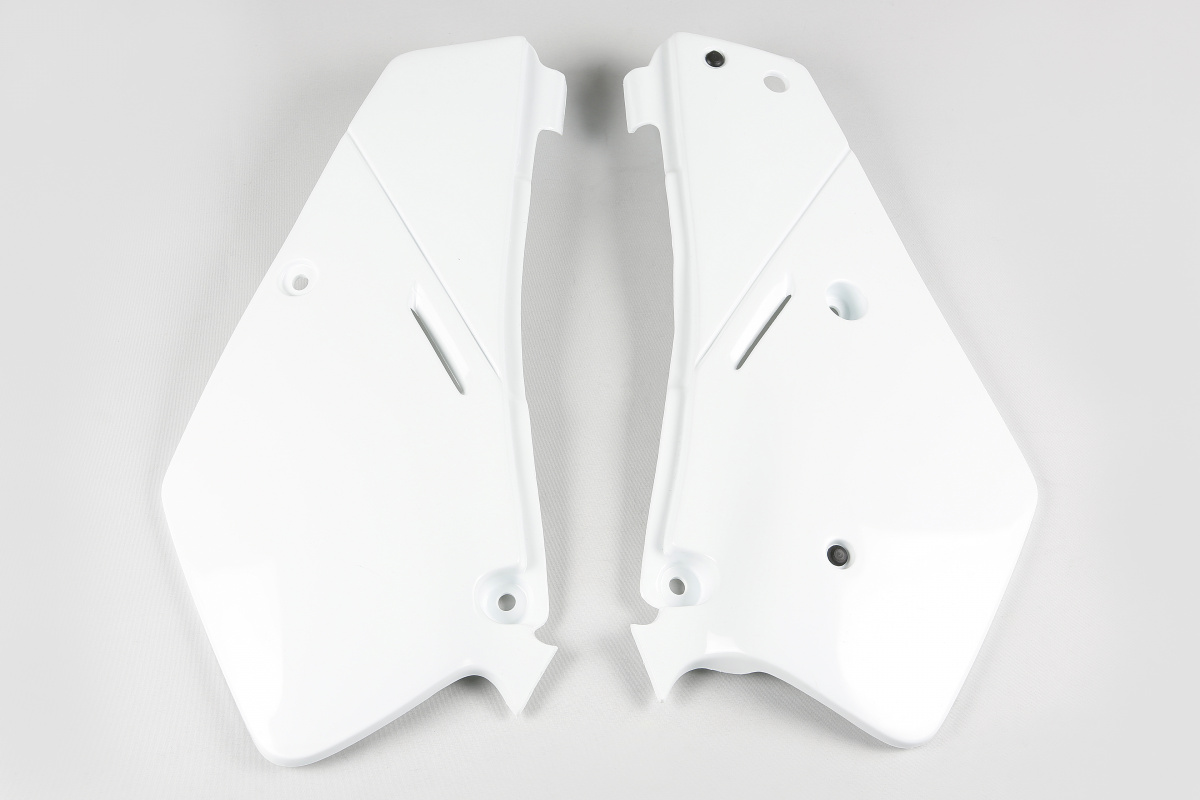 Fiancatine Laterali bianco per Suzuki RM 80 (1986-99) - PLASTICHE REPLICA - SU03963-041 - Ufo Plast