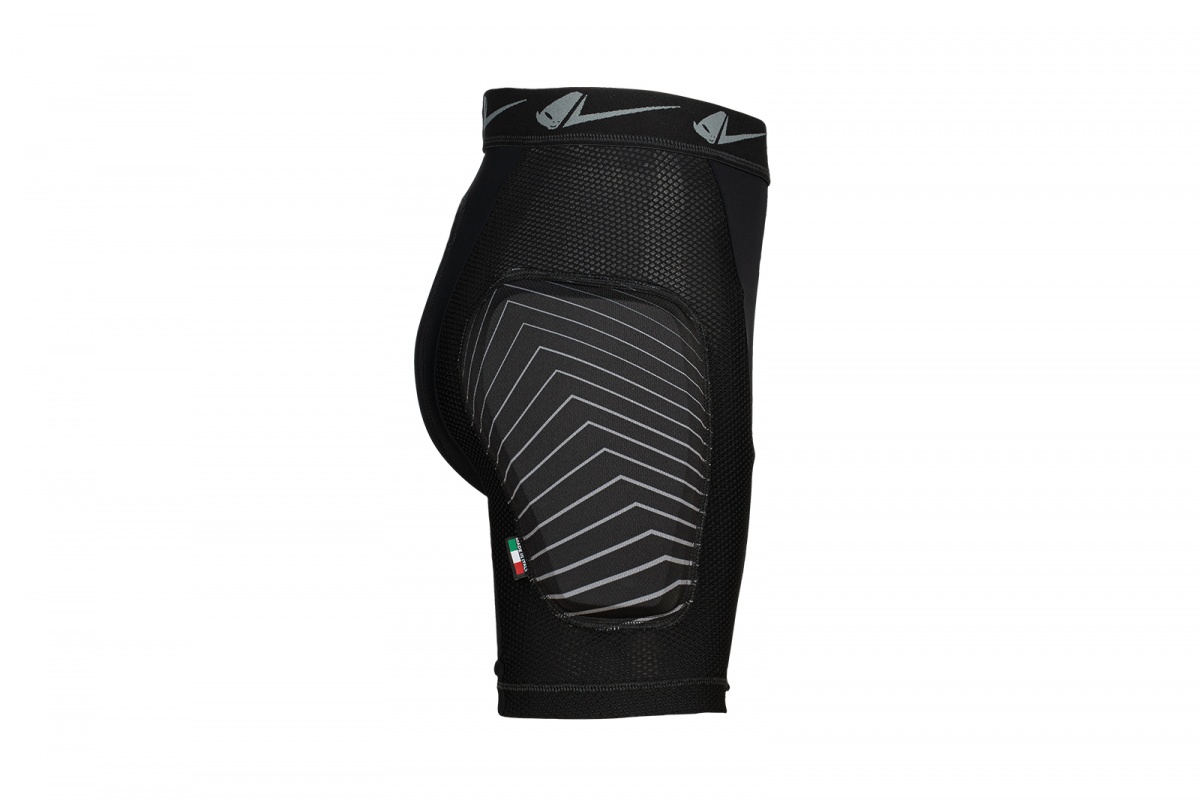 Pantaloncini E-bike Atrax con protezioni laterali e posteriore nero - Pantaloni - PI02421-K - UFO Plast